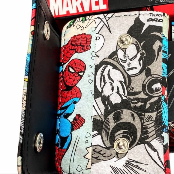 NWT In Gift Box: Marvel Comics Trifold Chain Wallet - Picture 4 of 8